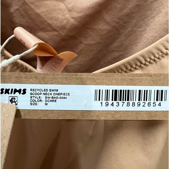 🆕 LIMITED EDITION-SKIMS SCOOP NECK ONE PIECE SWIM: SIZE-MEDIUM COLOR-OCHRE - Picture 3 of 4